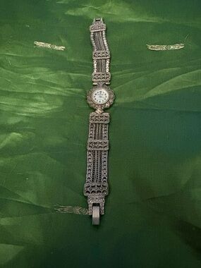 Vintage-Inspired Silver Women's Bracelet Watch